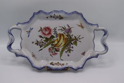 null CHAROLLES, Molin period. Meeting of a plate and a dish in polychrome earthenware...