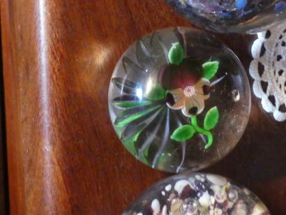 null Glass paperweight ball with flower inclusion decoration 

Dimensions : 3 x 5...