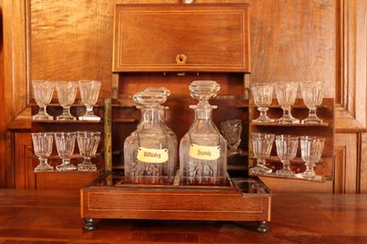 null Veneered liquor cabinet, interior composed of twelve glasses and four crystal...