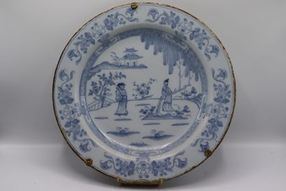 null CHINA. Porcelain dish decorated with characters in blue monochrome. Diameter...