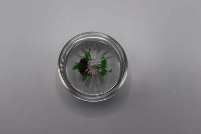 null Boule presse-papier sulfure en verre à décor en inclusion de fleur 

Dimensions...