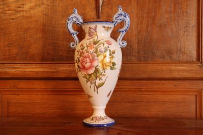 null CHAROLLES, Molin period. Vase in polychrome earthenware with flowers. Signed...