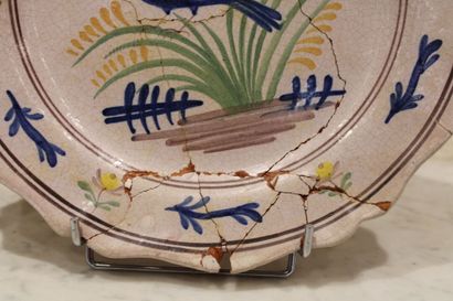 null Two earthenware dishes enamelled polychrome, 19th century, decorated with flowers...