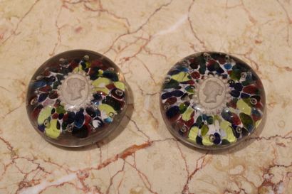 null A pair of paperweights in sulfide with cameo decoration in incrsutation. 