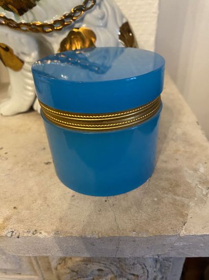null Blue opaline jewelry box, gilded metal frieze. Charles X period. Dimensions...