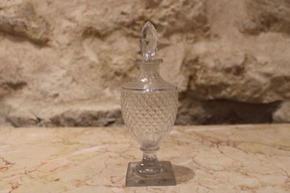 null Crystal bottle cut in the style of Creusot with its stopper. Height: 20cm. Slight...