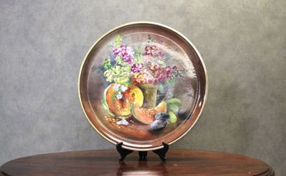 null Important porcelain dish decorated with flowers and fruits, signed in the lower...