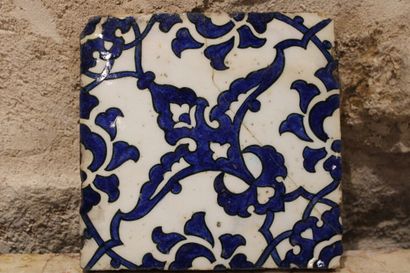 null IZNIK. Earthenware tile. Dimensions: 19 x 19cm. Accidents and restorations....