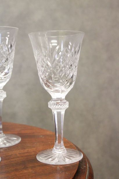 SAINT LOUIS (in the taste of) Service of crystal glasses composed of two carafes...