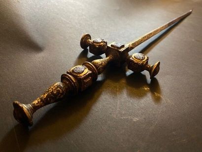 null Dagger in chased and gilded bronze in the taste of the Renaissance, with decoration...
