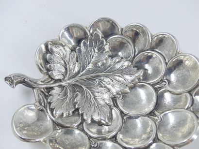 null Gianmaria BUCCELATTI. Cup in the shape of a bunch of grapes, silver 925, signed...