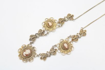 null Silver necklace vermeil (900/1000) openwork articulated by three cameos shell...