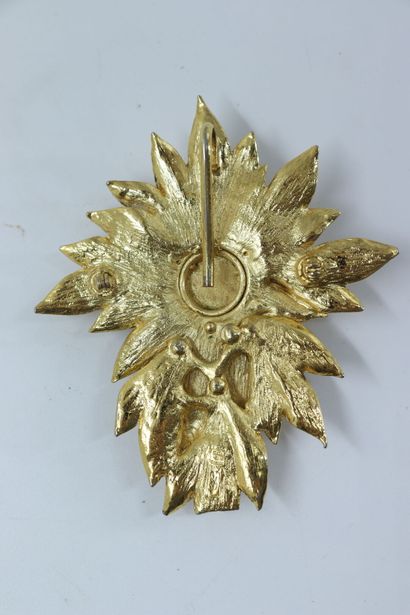 null Yves Saint Laurent. Meeting of two fancy brooches in gilded metal. Dimensions:...