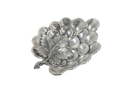 null Gianmaria BUCCELATTI. Cup in the shape of a bunch of grapes, silver 925, signed...