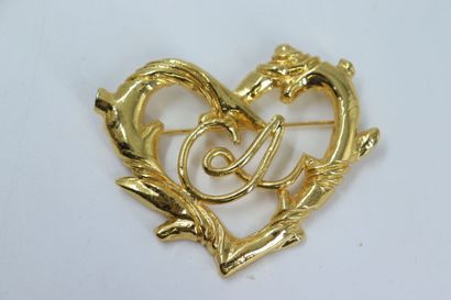 null Christian LACROIX. Brooch fancy heart-shaped, gold metal. With a Lacroix box....