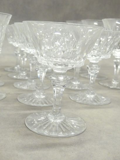 null BACCARAT. Piccadilly, crystal service of 44 pieces including: 17 port glasses...