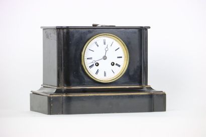 null Black marble clock, white enamelled dial, second half XIXth century. With its...