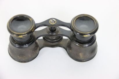 null Meeting of two pairs of opera glasses. Dimensions: 10 x 4.5cm