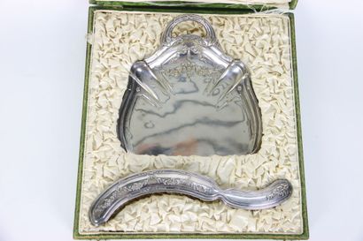 null A crumb collector and its brush in silver plated metal of Louis XVI style. Decoration...