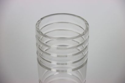null SAINT LOUIS. Horned vase on pedestal in cut crystal. Height: 24 cm
