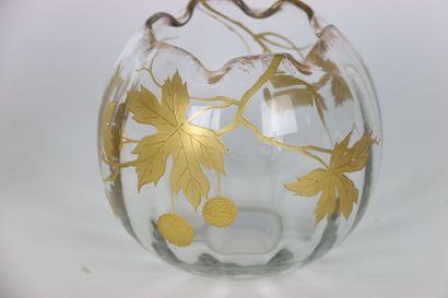 null Meeting of a vase ball neck polylobe Art Nouveau period. Diameter : 17 cm. We...