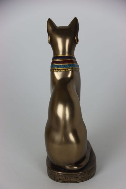 null Egypt. Cat in polychrome bronze. Dimensions: 21 x 11 cm