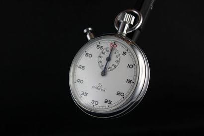 OMEGA Stopwatch Montre chronographe de poche en acier. Fond à pression. Cache poussière.

Cadran...