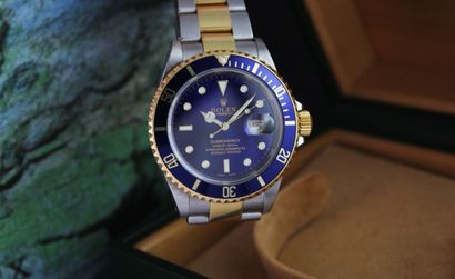 Rolex Submariner réf.16613 c.2003 Montre bracelet en or et acier. Boitier rond de...