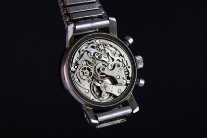 OLMA V72 Panda Montre chronographe bracelet en acier. Boitier rond avec lunette externe...