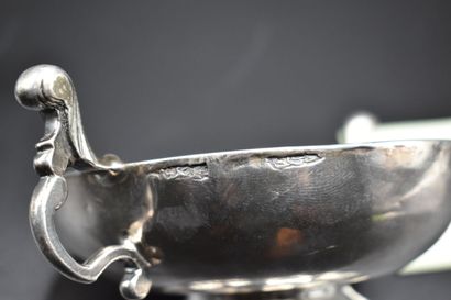 null Wedding cup in silver. 

Marked Lyon 1693. 

Height : 4.5 cm, 6.5 cm with handles....