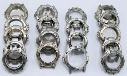null BEUCHAT. Réunion d'environ 18 boitiers de montre de plongée en acier avec lunette...