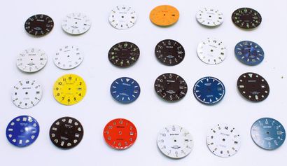 null BEUCHAT. Réunion d'environ 24 cadrans pour montres de plongée. Différentes couleurs.
Diamètre...