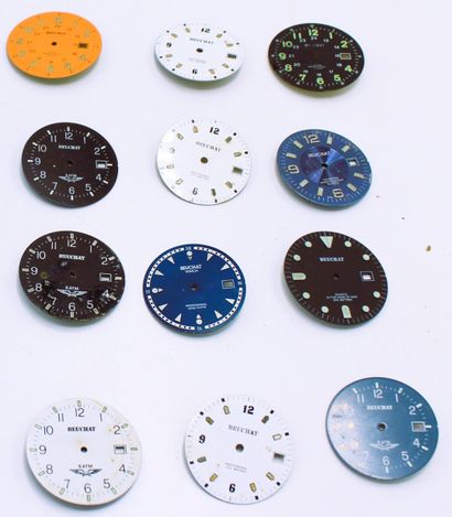 null BEUCHAT. Réunion d'environ 24 cadrans pour montres de plongée. Différentes couleurs.
Diamètre...