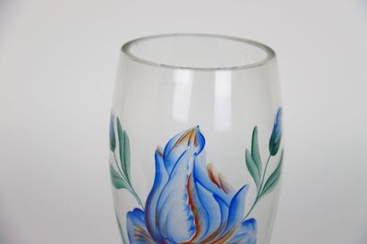 null Grand vase en verre, époque Art Nouveau, émaillé d'un décor floral vert et bleu,...
