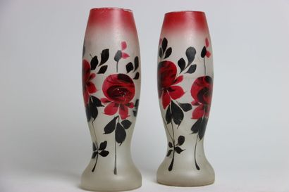 null Réunion de vases comprenant un vase à décor émaillé d'un faisan dans un sous-bois,...