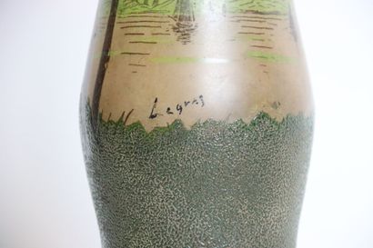 null François-Théodore LEGRAS (1839-1916), Vase émaillé à décor lacustre, signé en...
