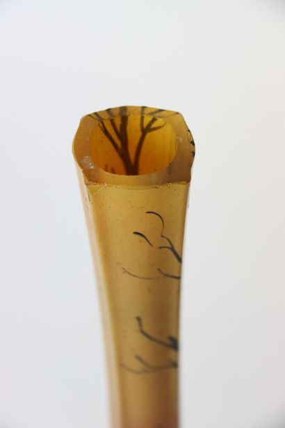 null François-Théodore LEGRAS (1839-1916), Vase soliflore en pâte de verre à décor...