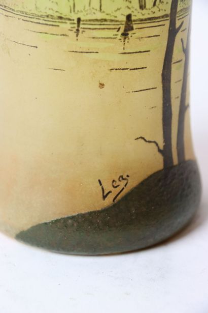 null François-Théodore LEGRAS (1839-1916), Vase à décor émaillé polychrome lacustre...