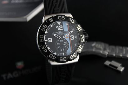 null TAG HEUER Formula 1 Gulf edition réf. WAH1013
Montre bracelet en acier microbillé....