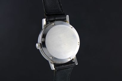 null OMEGA Genève Day-Date réf. 166.0117
Montre bracelet en acier. Boitier rond....