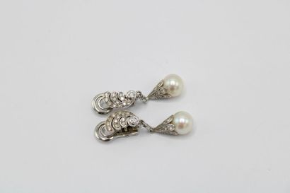 null Paire de boucles d'oreille en or gris 18K (750/1000) et platine (900/1000) composé...