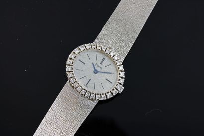 null PIAGET ref. 9804
Lady's wristwatch in white gold. Oval case with diamond-set...