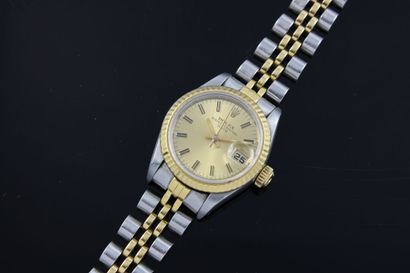 null ROLEX Date lady réf. 69173
Montre bracelet de dame or et acier. Boitier oyster...