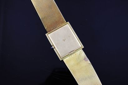null CARTIER par Bueche Girod
Montre bracelet en or jaune 18k. Boitier carré. Fond...