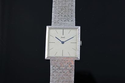 null PIAGET ref. 901 A 6
Bracelet watch in 18k white gold. Square case. Screw back.
White...