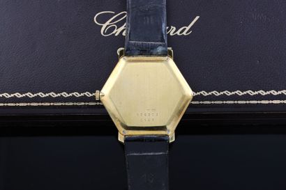 null CHOPARD ref. 2145
Bracelet watch in 18k yellow gold. Hexagonal case. Screw back....