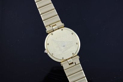null CARTIER Santos round ref.8191
Wrist watch in 18k yellow gold. Round case with...