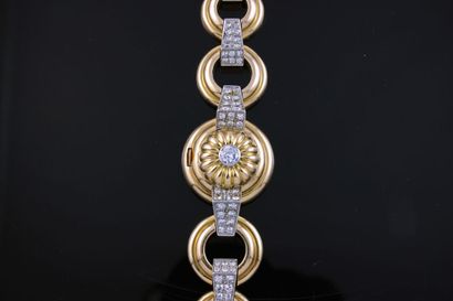 null PATEK PHILIPPE & Cie
Montre bracelet de dame en or jaune 18k et diamants. Boitier...