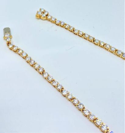 null Collier en or jaune 18K (750/1000) serti de plus d'une centaine de diamants...
