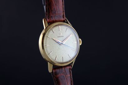 null OMEGA
Montre bracelet en or jaune 18k (français). Boitier rond. Fond à pression.
Cadran...